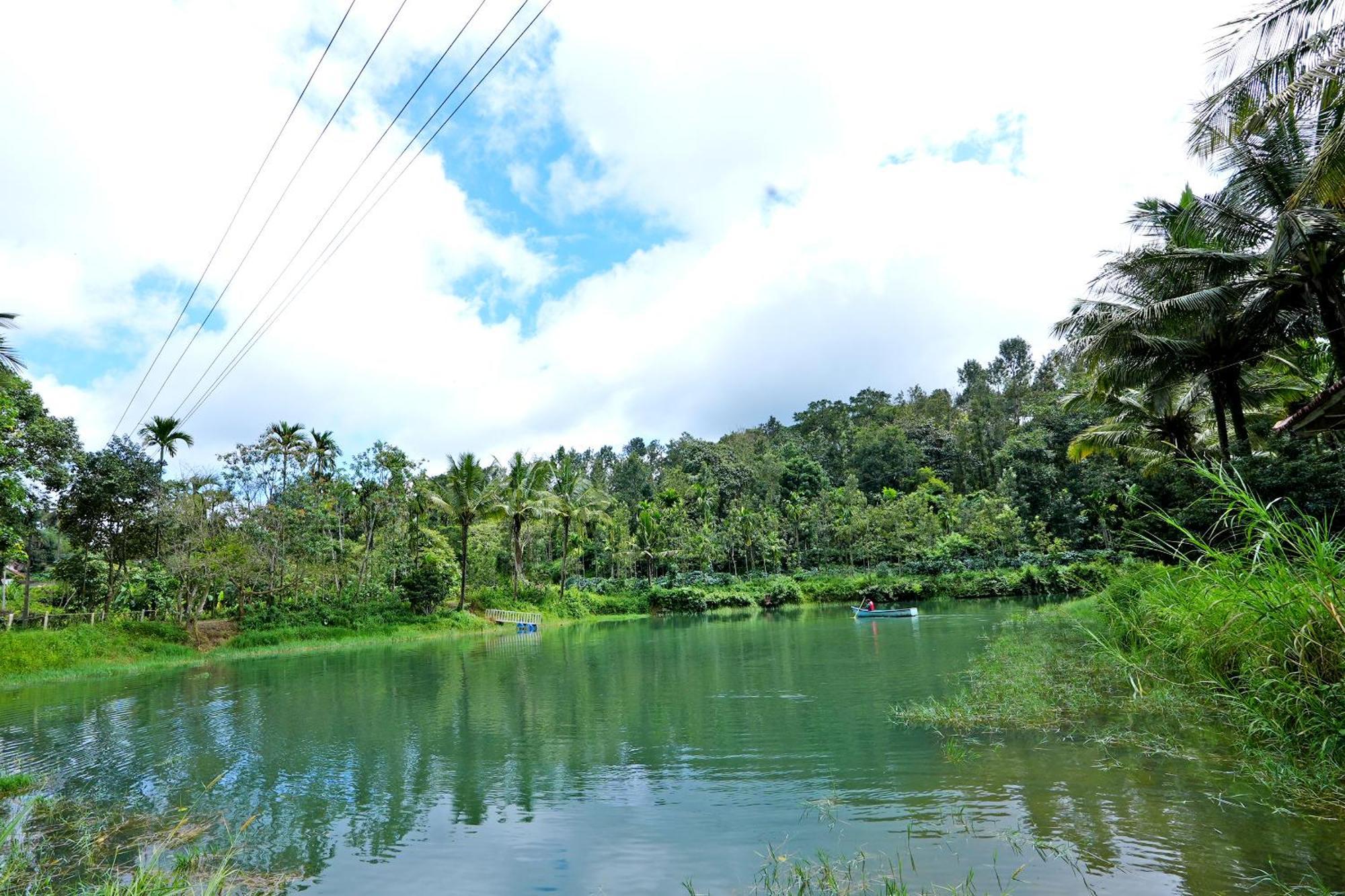 Leisure Homestay - Pool, Boating, Zipline, Home Food, Estate Chikmagalūr Buitenkant foto